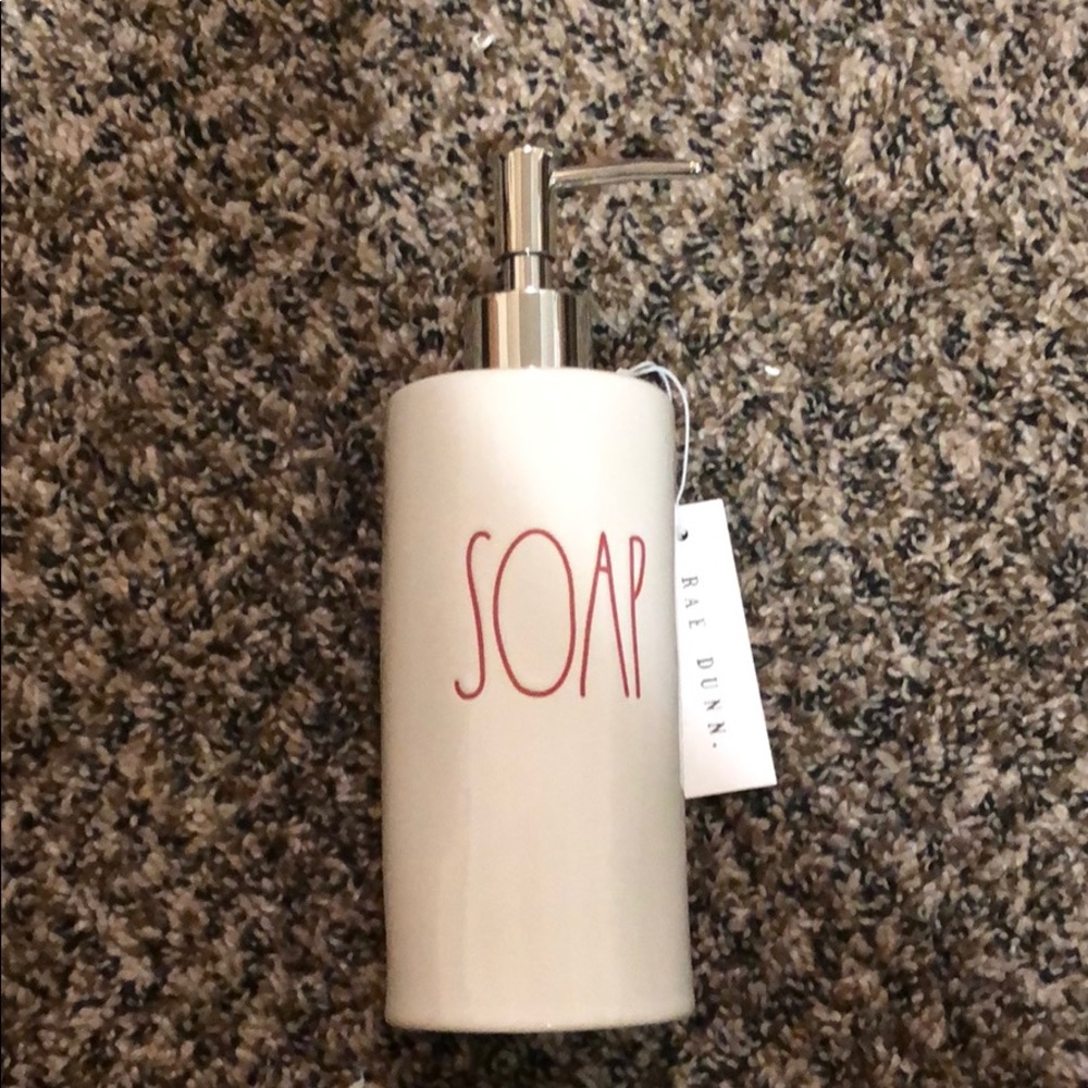 NWT Rae Dunn Christmas Soap Dispenser